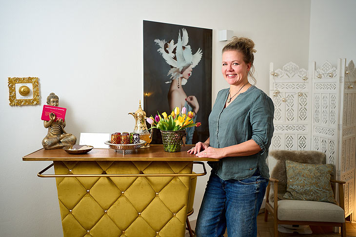 Julia Raab in ihrer Schönwerkstatt in Unterhaching